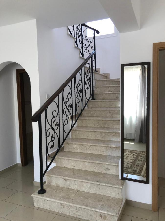 Villa Andy-350 M From The Beach Larnaca Bagian luar foto
