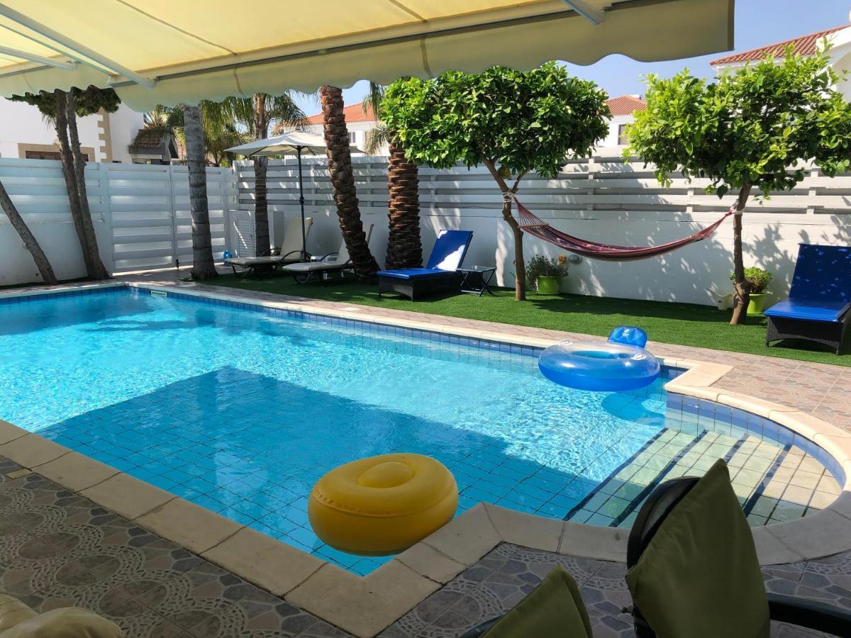 Villa Andy-350 M From The Beach Larnaca Bagian luar foto