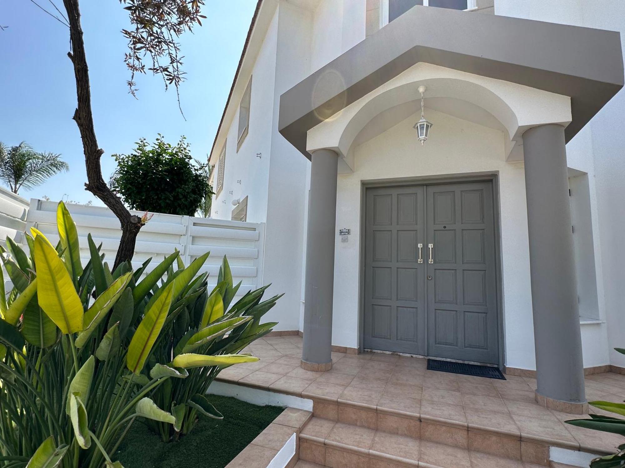 Villa Andy-350 M From The Beach Larnaca Bagian luar foto