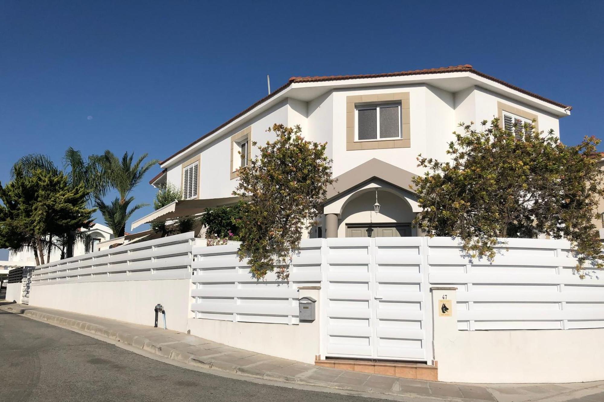 Villa Andy-350 M From The Beach Larnaca Bagian luar foto