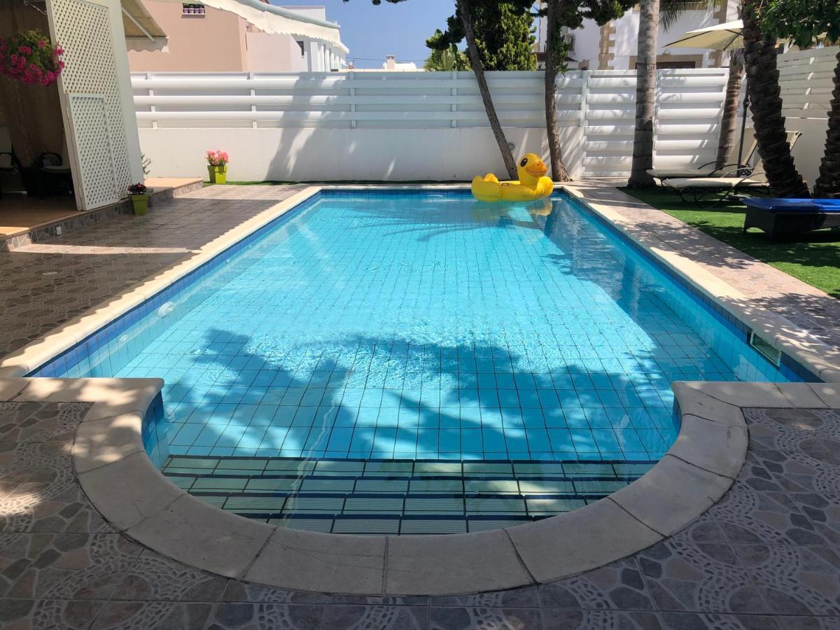 Villa Andy-350 M From The Beach Larnaca Bagian luar foto