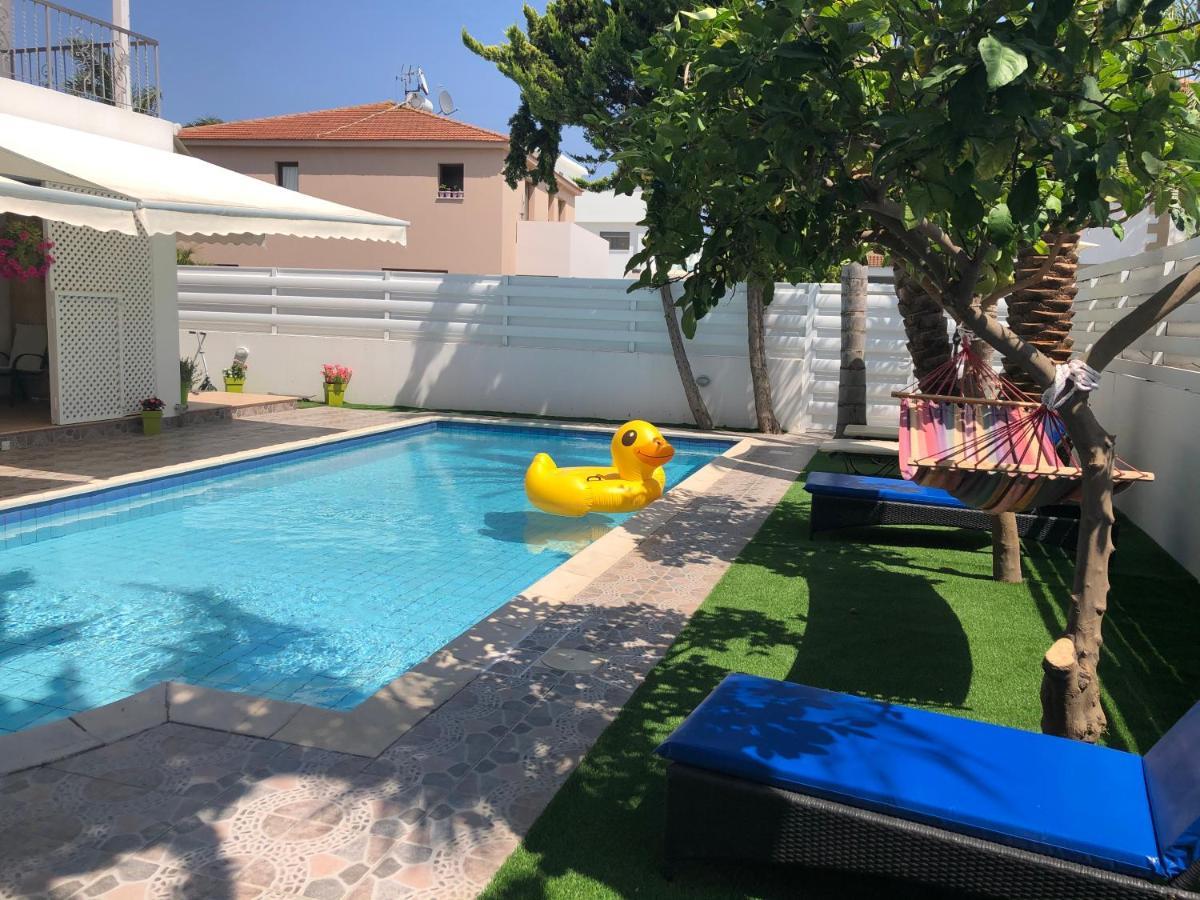 Villa Andy-350 M From The Beach Larnaca Bagian luar foto